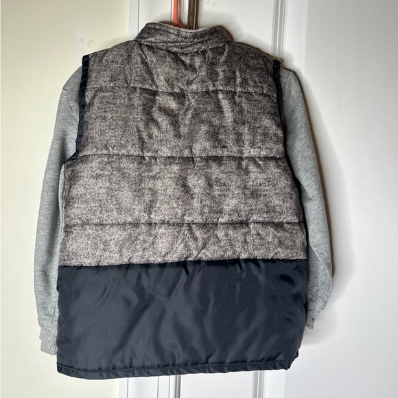 Little Lad Puffer Vest 4T and Cherokee Sweatshirt 5T - Picture 4 of 7